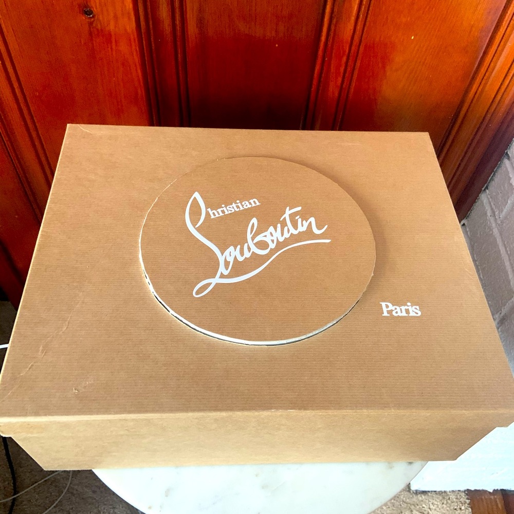 360 Degree Rotational Louboutin Display Box - image 1